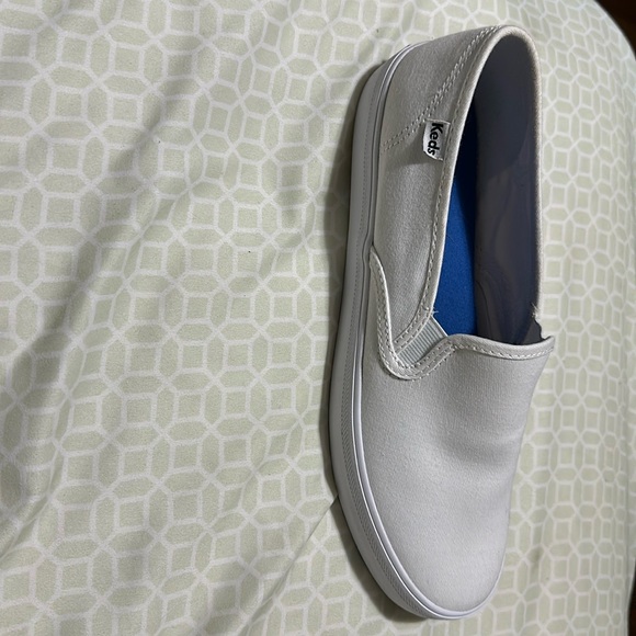 Keds Women’s White Canvas Slip On - Picture 2 of 7